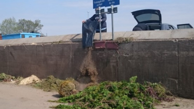 Lämna trädgårdsavfall på återvinningscentralen